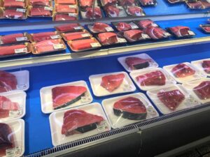 【いくのなスポット】巨大水槽にびっくり!鮮魚ならお任せ「活魚センター大昌総業」 – いくのぐらし